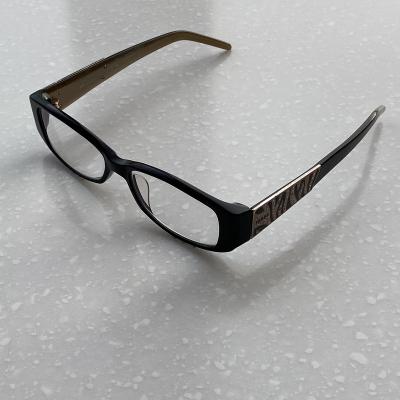 R18 003